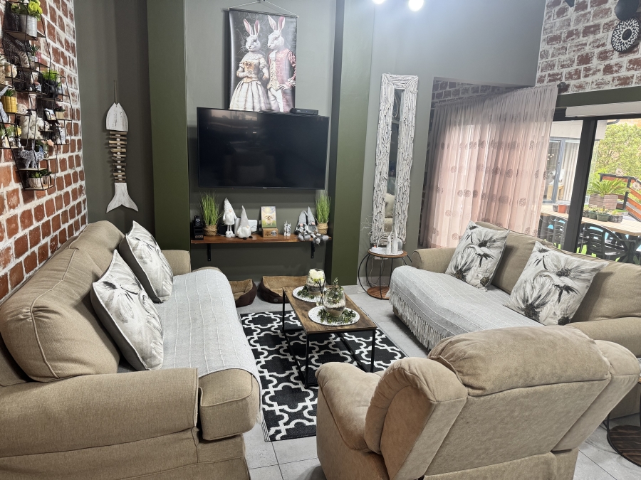 4 Bedroom Property for Sale in Outeniquasbosch Western Cape